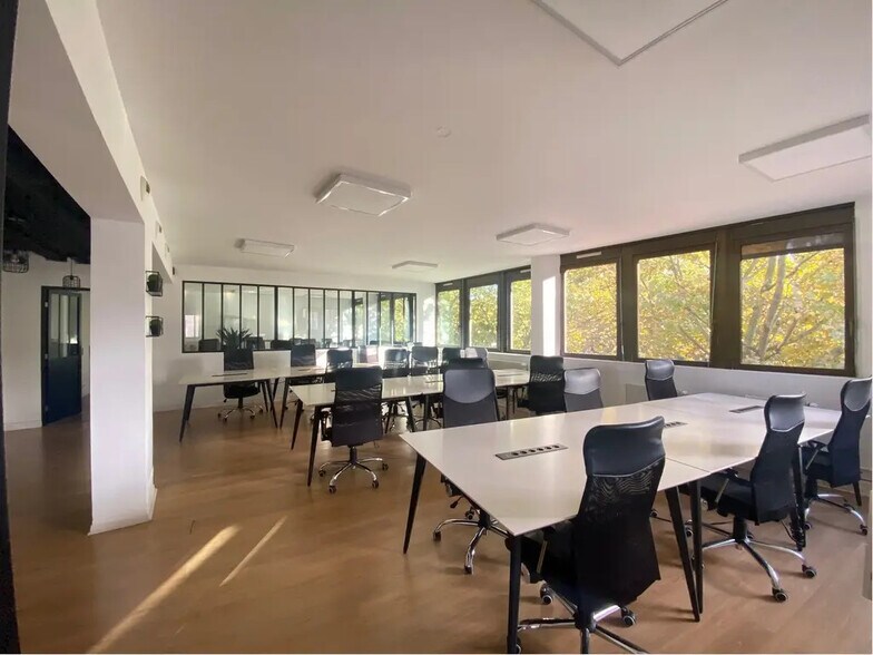 Office in Paris for lease - Building Photo - Image 1 of 11