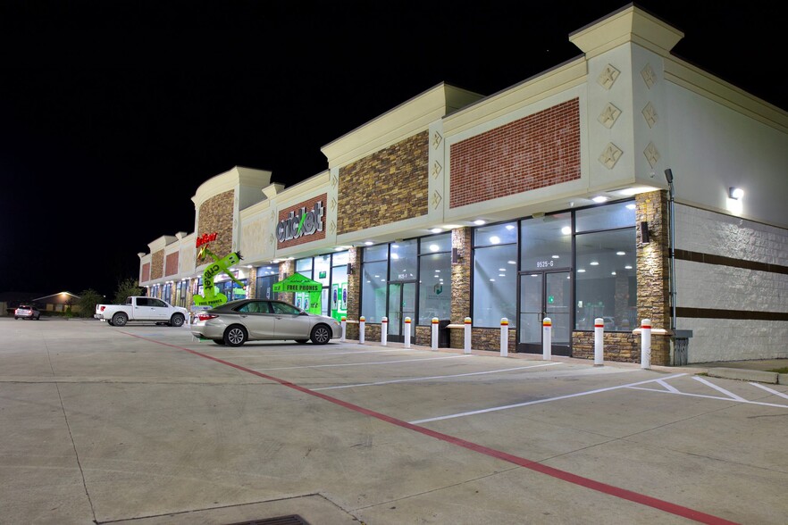 9525 W Montgomery Rd, Houston, TX for lease - Building Photo - Image 1 of 11