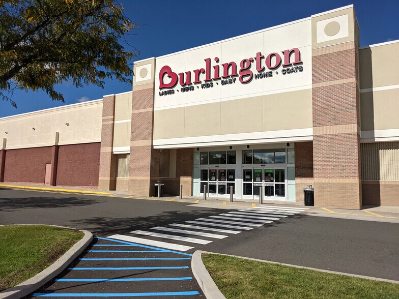 1600 Southeast Rd, Farmington, CT for lease - Building Photo - Image 1 of 15