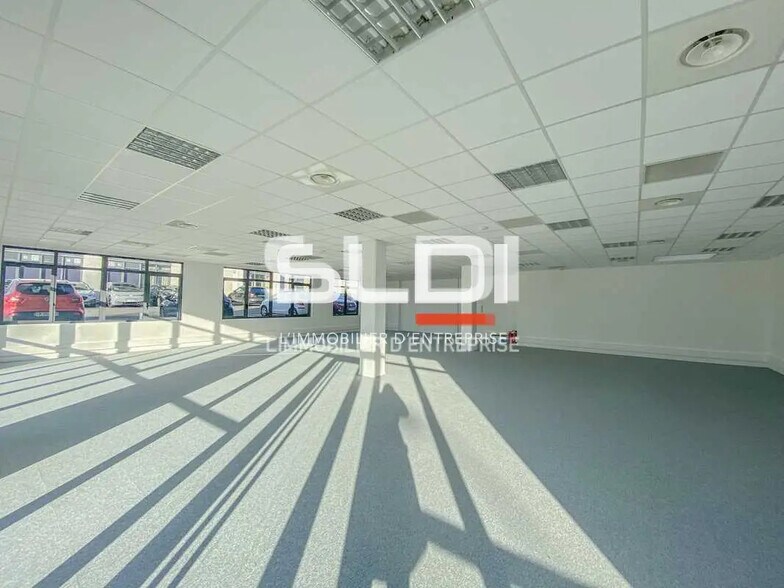 Retail in Villefranche-sur-Saône for lease - Interior Photo - Image 2 of 5