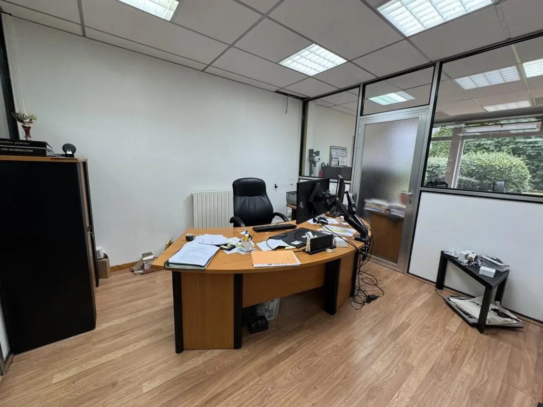 Retail in Boulogne-Billancourt for lease Building Photo- Image 1 of 14