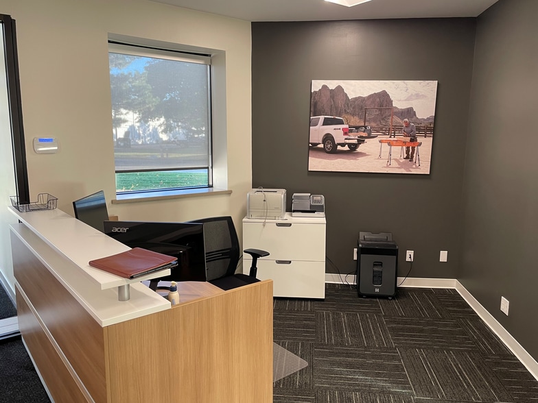 1161-1163 Rankin Dr, Troy, MI for sale - Building Photo - Image 2 of 11