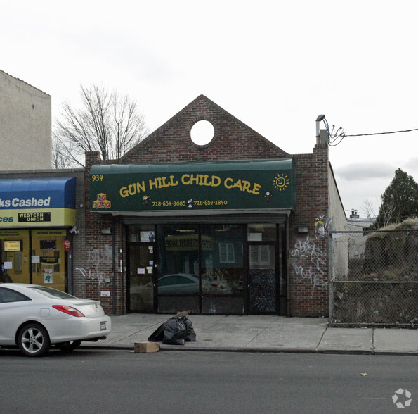 934 E Gun Hill Rd, Bronx, NY for sale - Primary Photo - Image 1 of 1