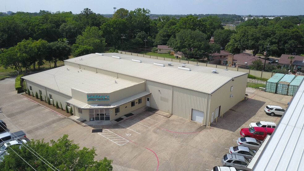 6358 Pinemont Dr, Houston, TX for lease - Building Photo - Image 2 of 9