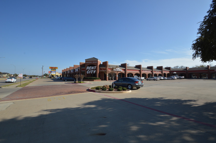 675-691 W Pioneer Pky, Grand Prairie, TX for lease - Building Photo - Image 3 of 3