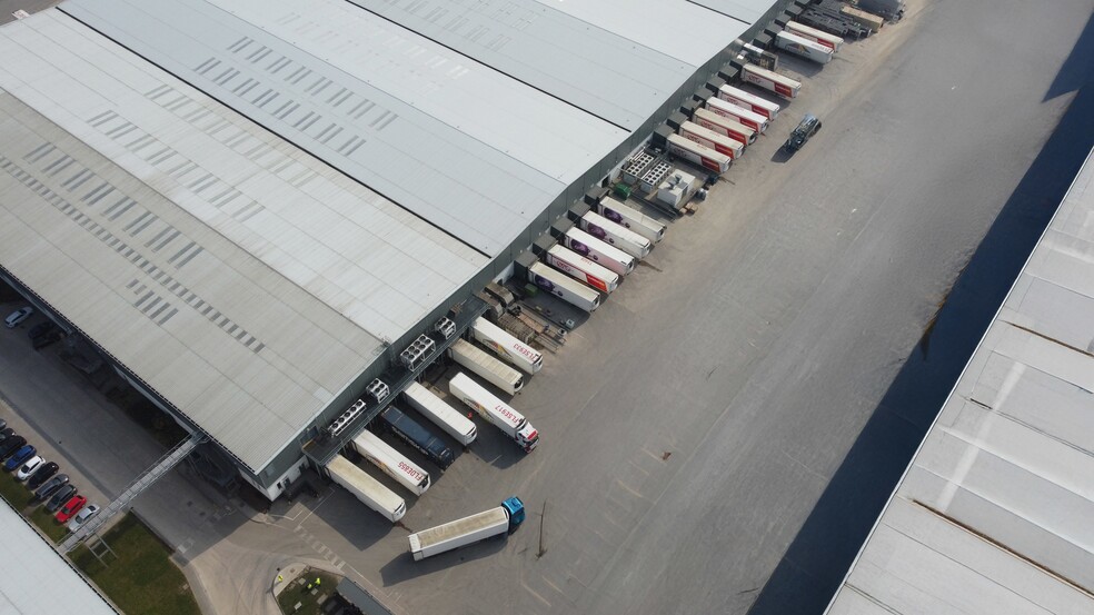 Common Ln, Brough for lease - Building Photo - Image 2 of 2