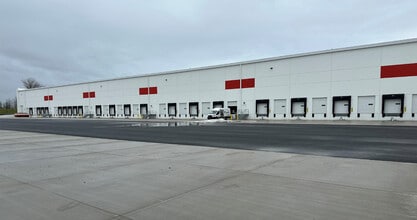 4600 NE 138th Ave, Portland, OR for lease Building Photo- Image 2 of 8