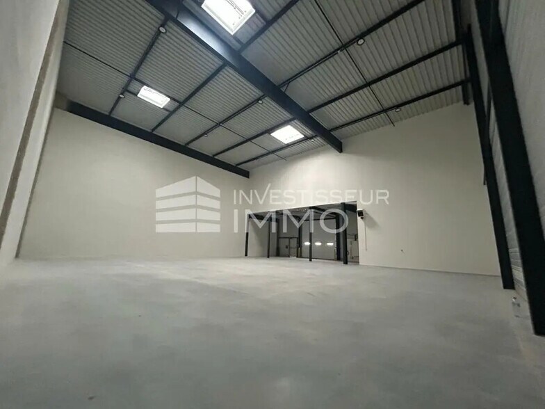 Office in Osny for lease - Building Photo - Image 3 of 8