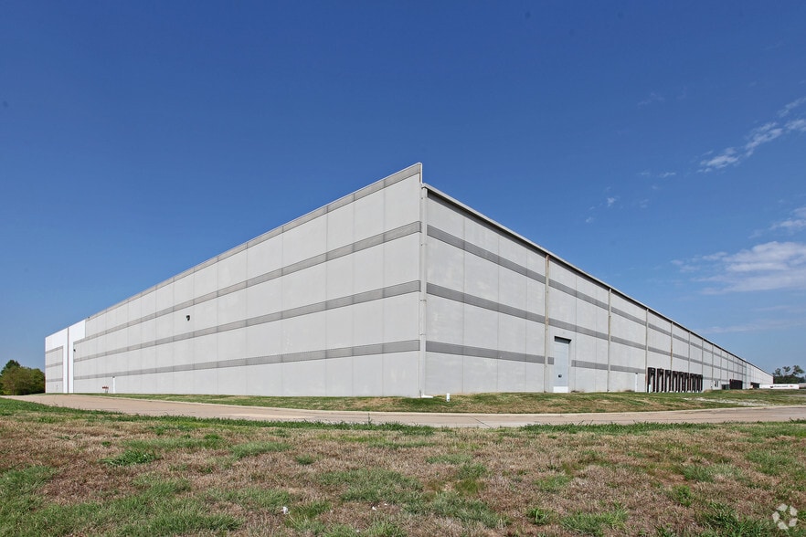 13330 Lakefront Dr, Earth City, MO for sale - Building Photo - Image 2 of 8