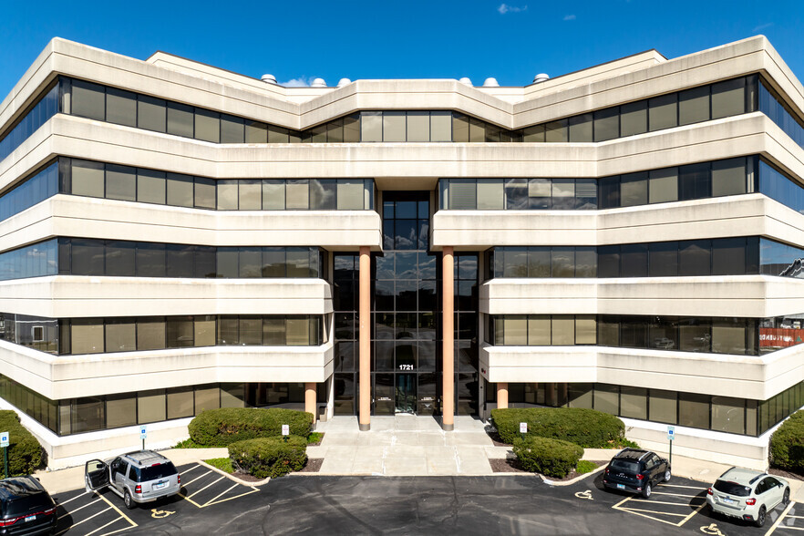 1721 Moon Lake Blvd, Hoffman Estates, IL for lease - Building Photo - Image 3 of 28