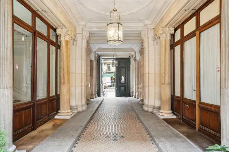 Office in Paris for lease Lobby- Image 1 of 4