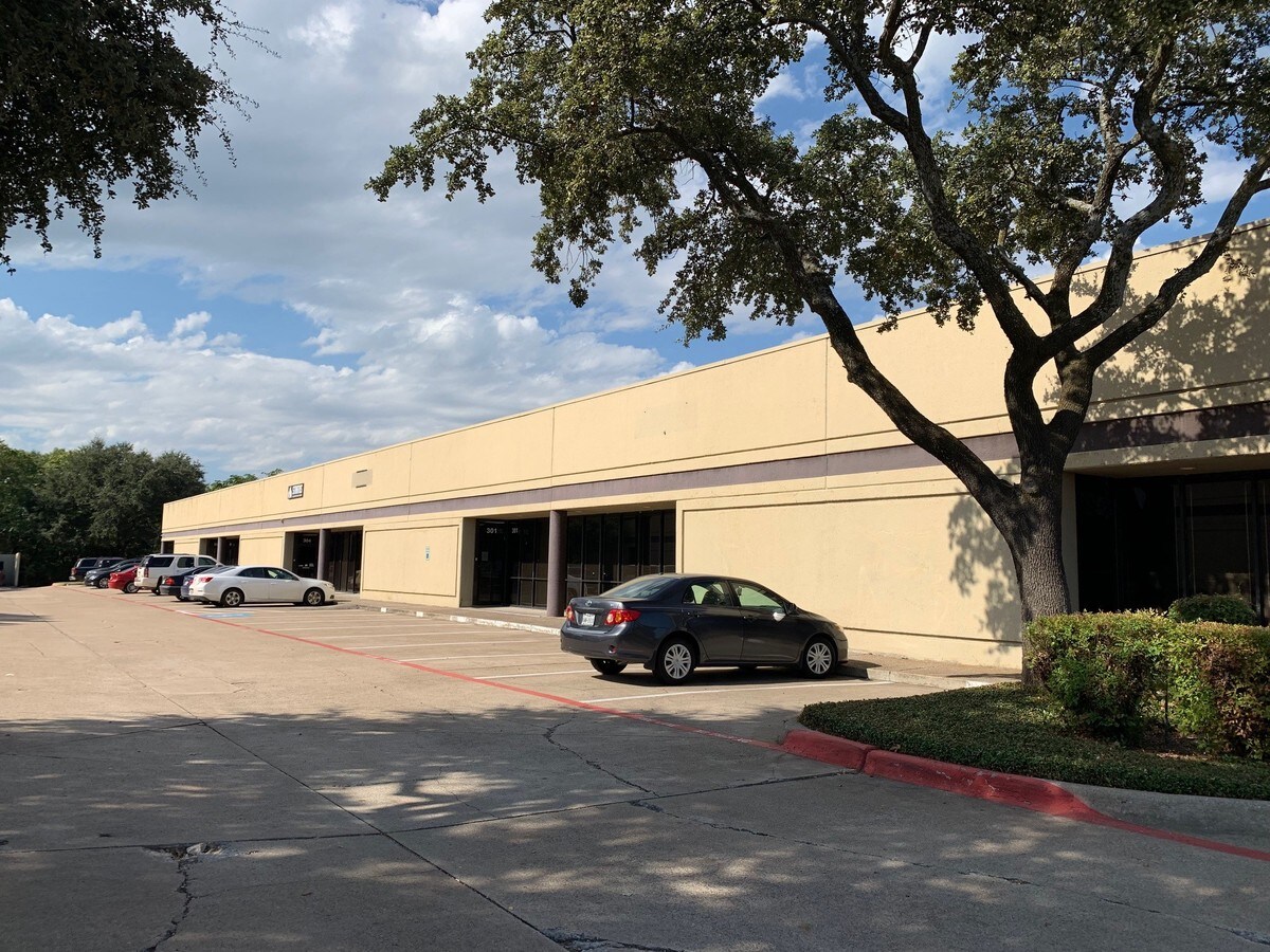 888 S Greenville Ave, Richardson, TX 75081