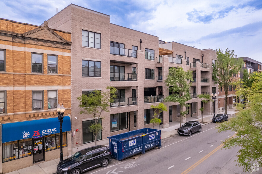 4537 N Clark St, Chicago, IL for sale - Primary Photo - Image 1 of 12