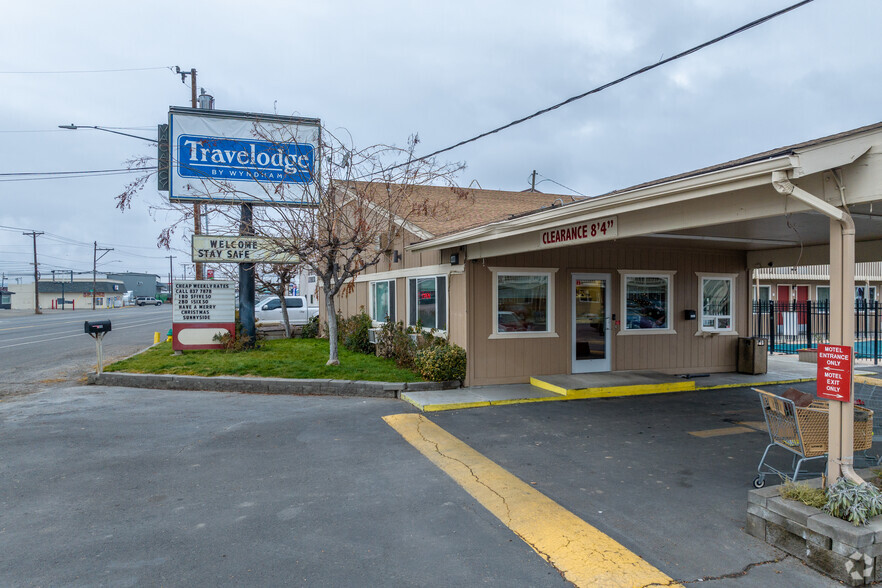 414 Yakima Valley Hwy, Sunnyside, WA for sale - Building Photo - Image 1 of 1