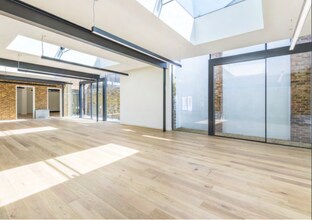 Holbrooke Pl, Richmond for lease Interior Photo- Image 1 of 3