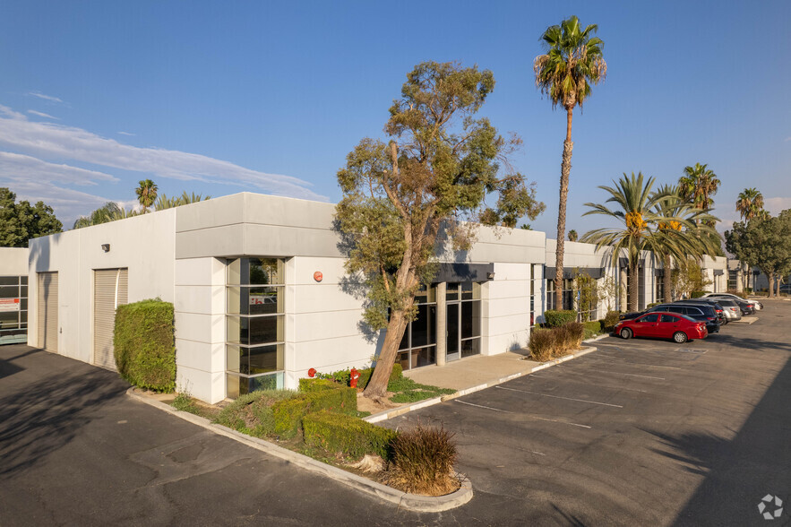 4100 Latham St, Riverside, CA for lease - Building Photo - Image 1 of 15