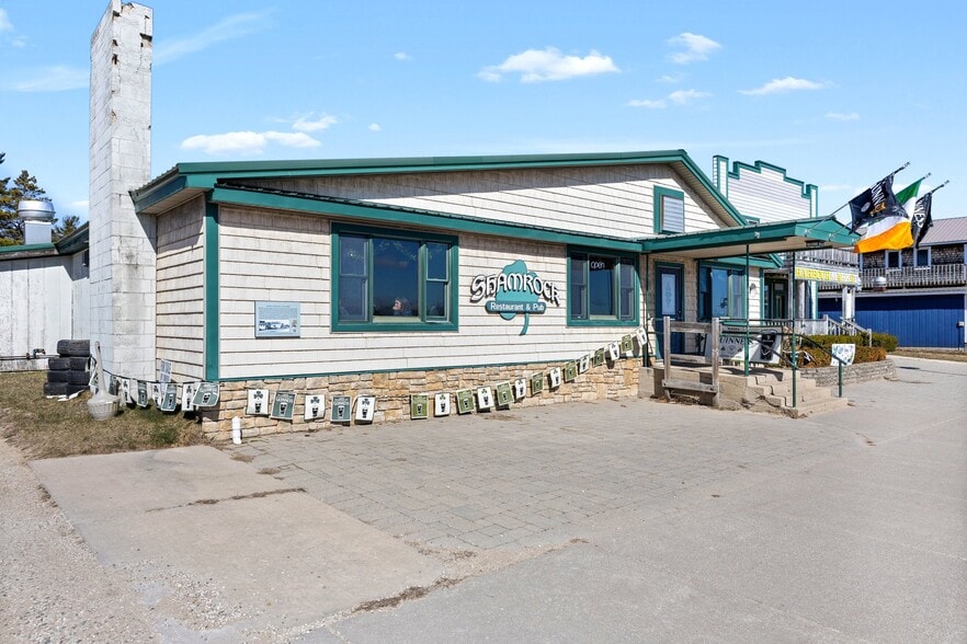 Beaver Island Bar and Restaurant portfolio of 2 properties for sale on LoopNet.com - Building Photo - Image 1 of 129