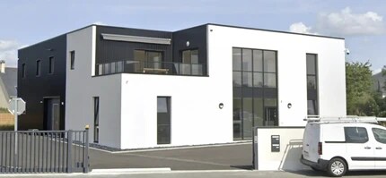 Office in Les Ponts-de-Cé for lease Building Photo- Image 1 of 2