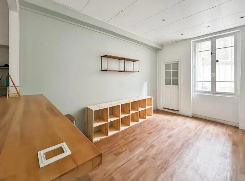 Office in Paris for lease - Building Photo - Image 2 of 7