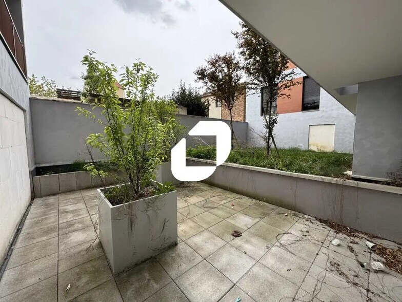 Flex in Cachan for lease - Building Photo - Image 2 of 16