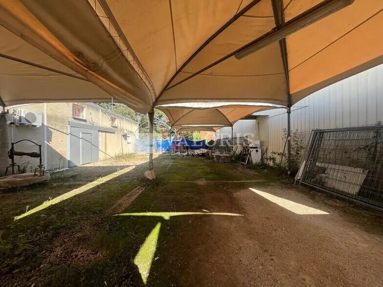 Flex in Gleizé for sale - Building Photo - Image 2 of 5