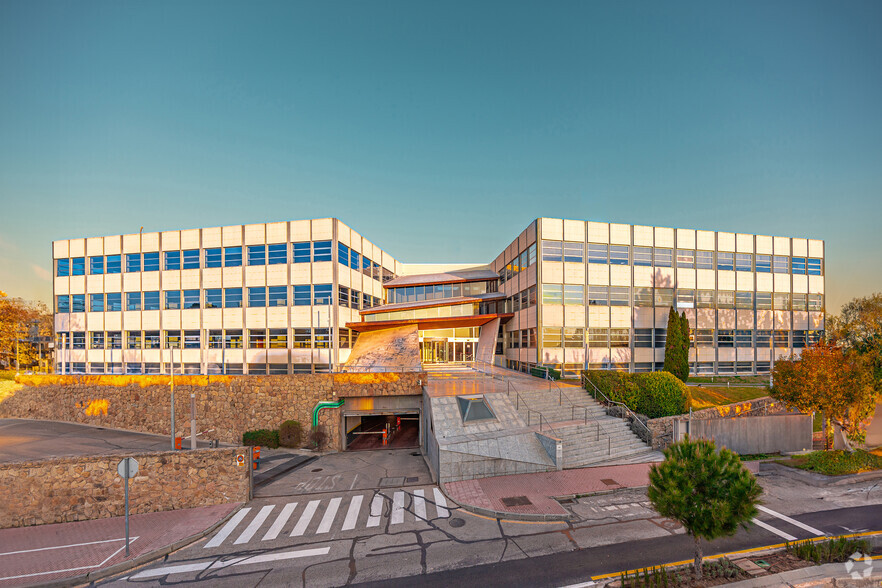 Calle Caléndula, 13, Alcobendas, Madrid for lease - Primary Photo - Image 1 of 23