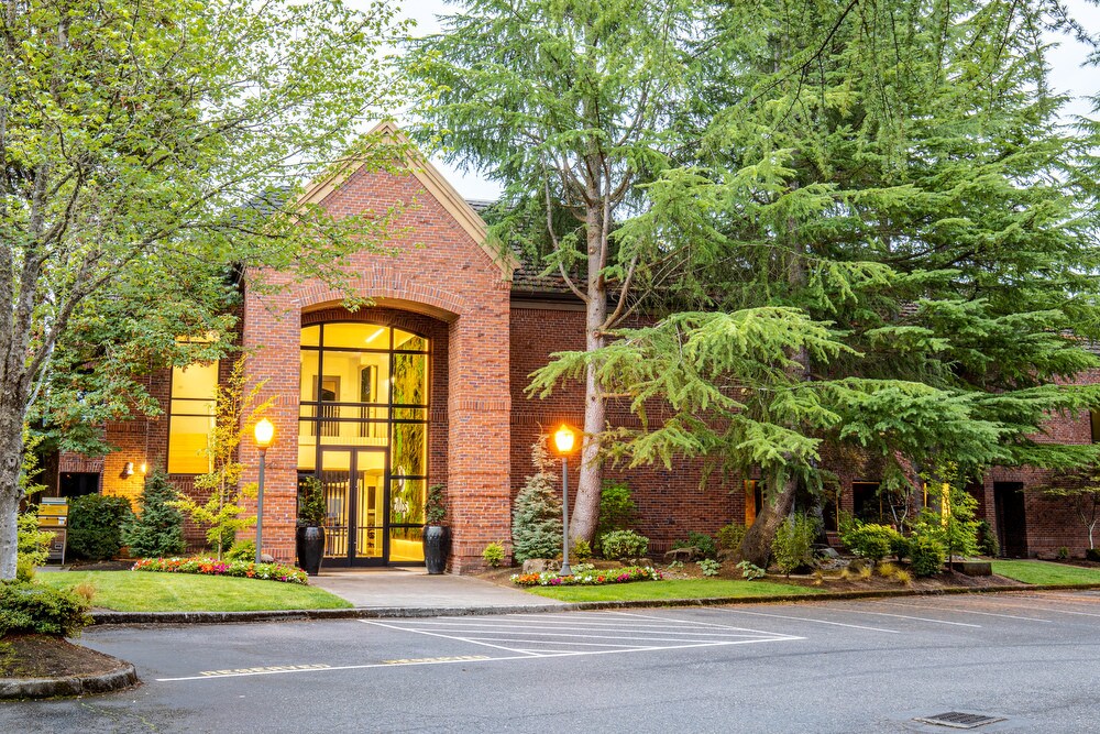 340 Oswego Pointe Dr, Lake Oswego, OR for sale Building Photo- Image 1 of 1