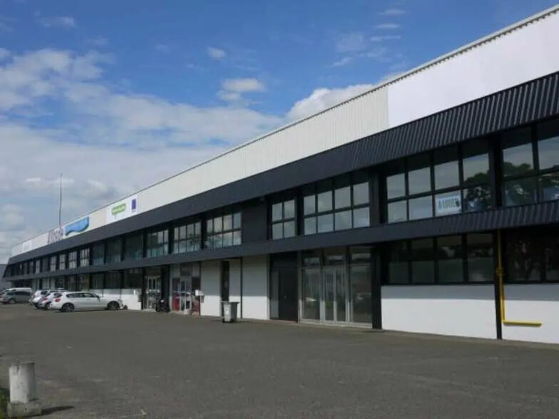 Flex in Rouen for lease - Building Photo - Image 1 of 2