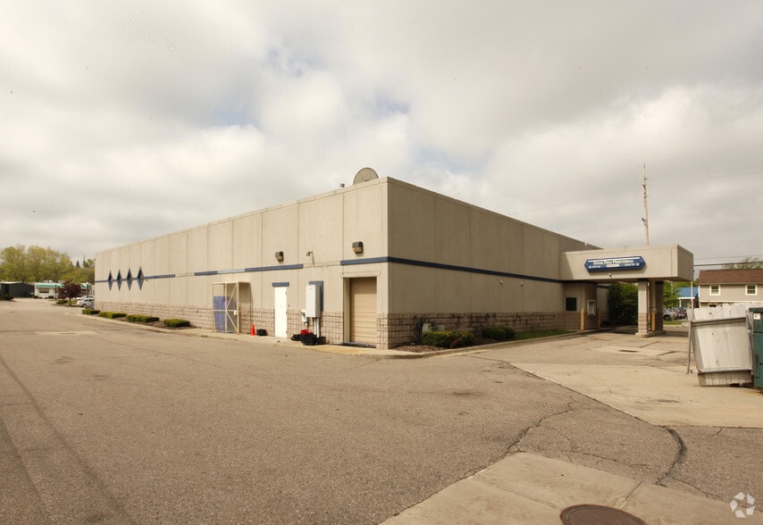 1002 E Grand River Ave, Howell, MI for sale - Building Photo - Image 2 of 2