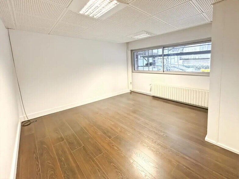 Office in Paris for lease - Interior Photo - Image 2 of 7