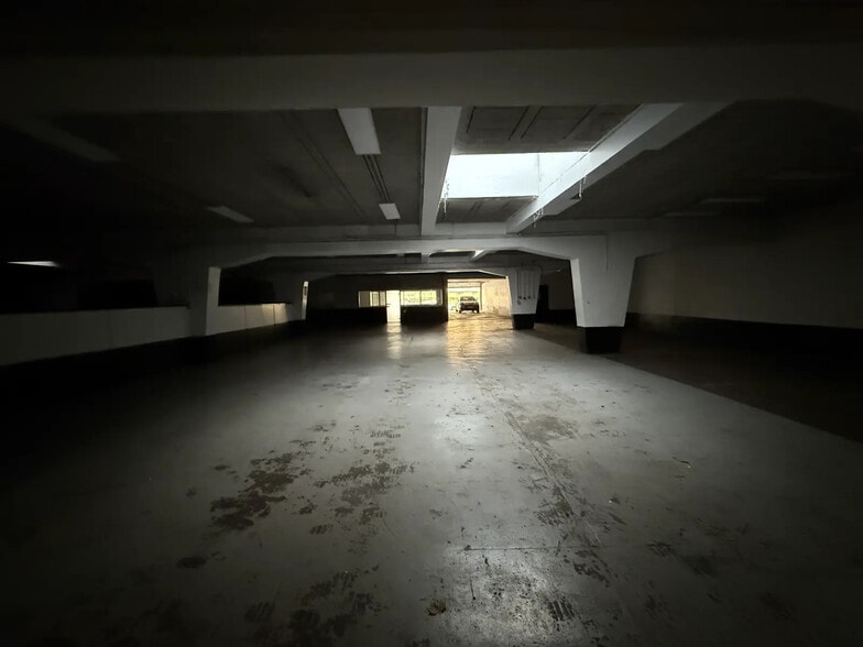 99 Rue Edmond Rostand, Marseille for lease - Building Photo - Image 2 of 6