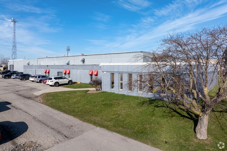1140 Blair Rd, Burlington, ON for sale - Building Photo - Image 1 of 33