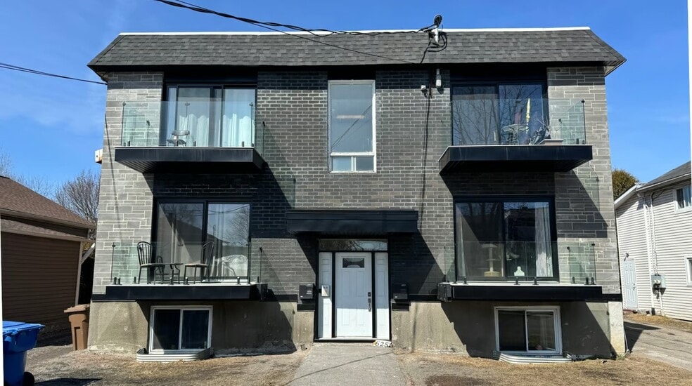 625 Rue Du Carillon, Saint-jerome, QC for sale - Primary Photo - Image 1 of 1