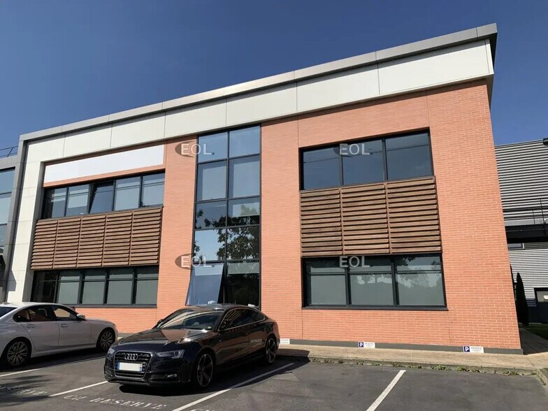 Flex in Villeneuve-la-Garenne for lease - Building Photo - Image 1 of 13