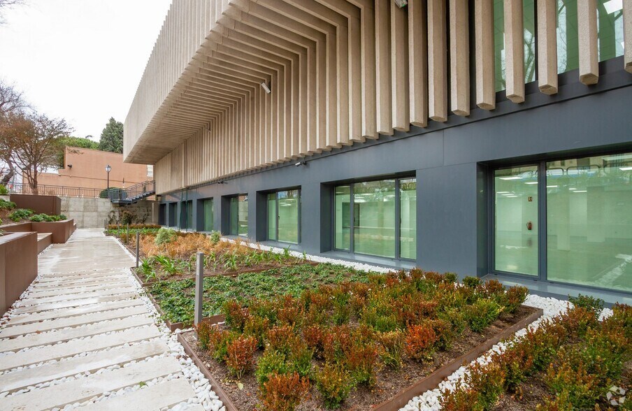 Avenida de Pío XII, 44, Madrid, Madrid for lease - Building Photo - Image 3 of 10