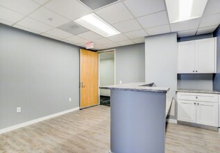 11600 Wilshire Blvd, Los Angeles, CA for lease Building Photo- Image 2 of 4