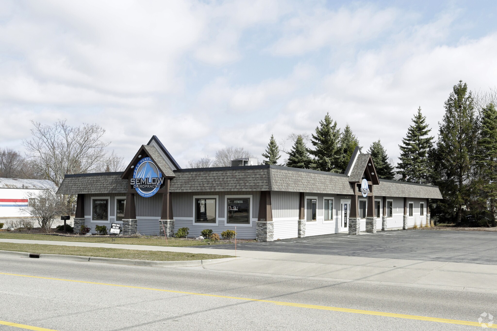 302 S Beechtree St, Grand Haven, MI for sale Primary Photo- Image 1 of 1