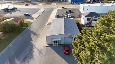 420 S 3rd St, Clinton, OK - aerial  map view - Image1