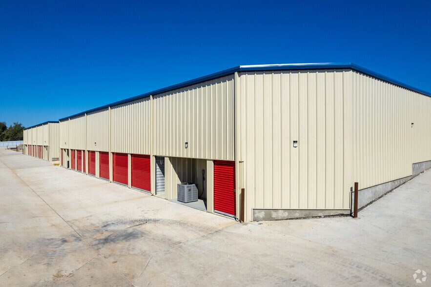 12100 Farm to Market Road 1826, Austin, TX for lease - Building Photo - Image 1 of 4