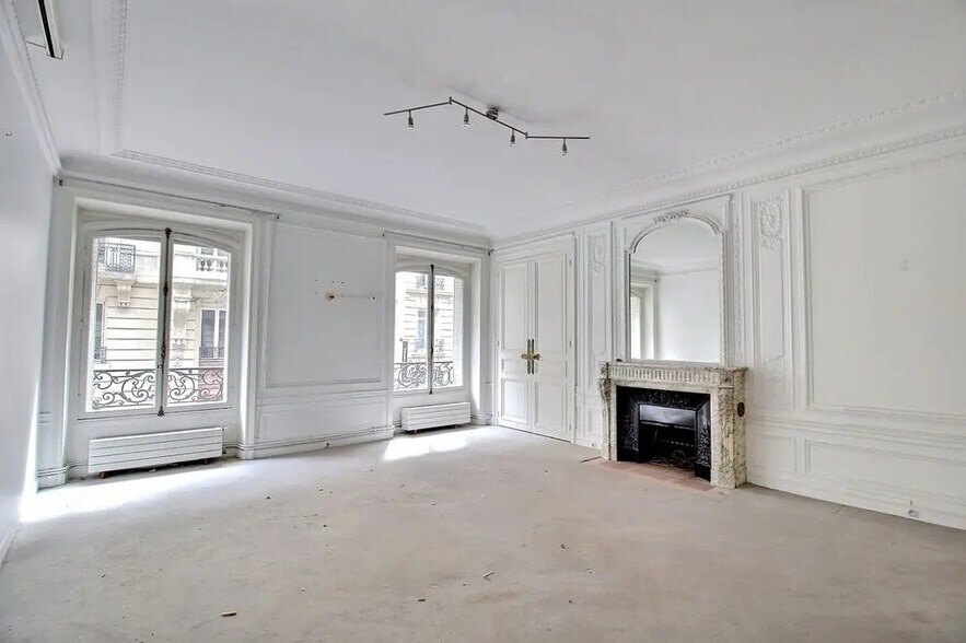 3 Rue Anatole De La Forge, Paris for sale - Interior Photo - Image 1 of 9