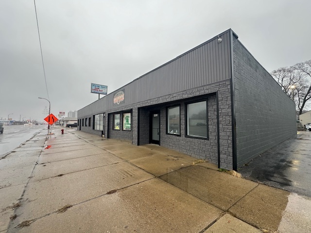 24526 Van Dyke Ave, Center Line, MI for lease - Building Photo - Image 2 of 8