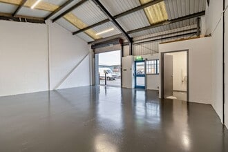 Rands Ln, Doncaster for lease Interior Photo- Image 2 of 4