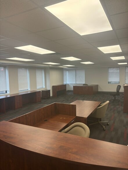 29 Noblestown Rd, Carnegie, PA for lease - Building Photo - Image 2 of 23