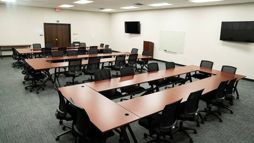 306 S Loop 288, Denton, TX for lease - Interior Photo - Image 3 of 9