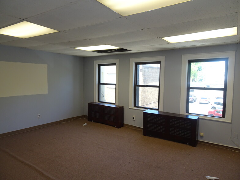 41-49 Front St, Rockville Centre, NY for lease - Interior Photo - Image 3 of 7