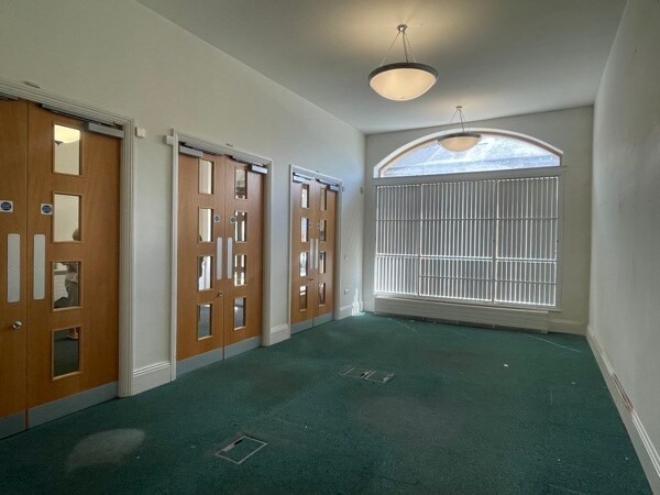 7 Bradford Rd, Brighouse for lease Interior Photo- Image 1 of 1