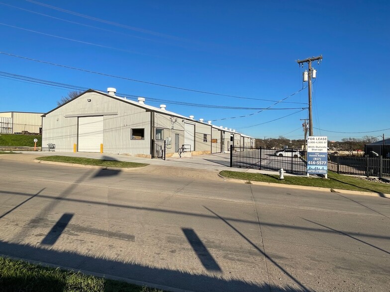 2814 N Nichols St, Fort Worth, TX for lease - Building Photo - Image 1 of 5