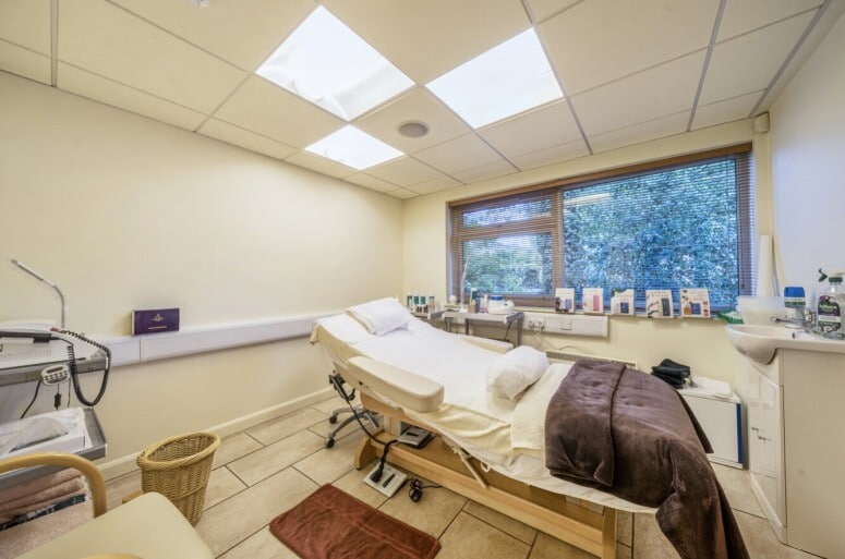 1 Vicarage Ln, Nettleham for sale - Interior Photo - Image 2 of 5