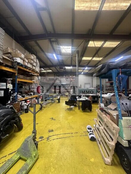 Industrial in Saint-Denis for sale - Building Photo - Image 2 of 7