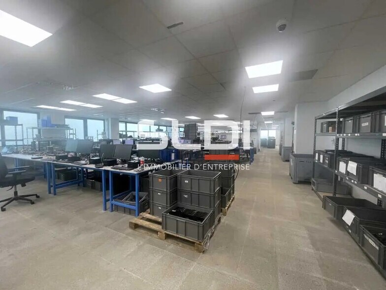 Flex in CHAMPAGNE-AU-MONT-D'OR for lease - Building Photo - Image 3 of 5